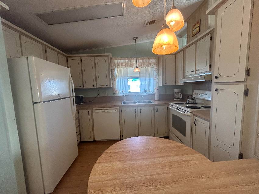 86 Larkspur Ave a Palmetto, FL Mobile or Manufactured Home for Sale